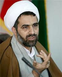 هشت سال است مشتی روضه خوان و مداح سردمدار اندیشه شده‌اند