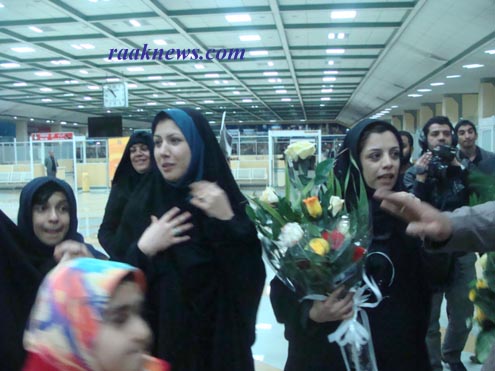 مراسم استقبال از زائران آزاده شده در فرودگاه شیراز +گزارش تصویری