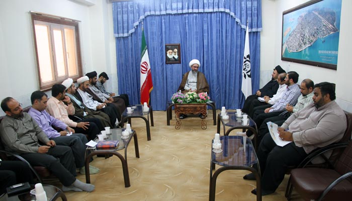 نشست مديرکل و کارکنان تبليغات اسلامي با امام جمعه بوشهر