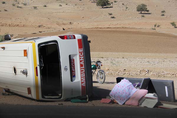 واژگونی آمبولانس حامل اعضای بیمار مرگ مغزی در گچساران +تصاویر