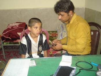 از میز تا تجویز/همکلاسی دیروز طبیب دانش آموزان امروز+عکس