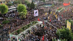 توهین به روسای جمهور و مجلس در مراسم تشییع 275 شهید+ صوت و تصویر