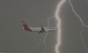 فرود اضطراری پرواز تهران - بوشهرولغو تهران-یاسوج وبلعکس به خاطر رعد و برق