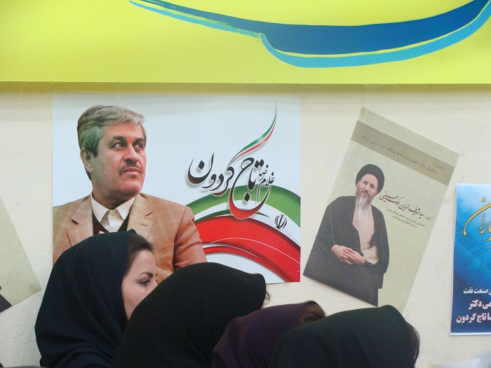 هشدارتاجگردون به رقیب انتخاباتی خودو:تاجگردون توپ چی است، کسی در کنار توپ چی ترقه نمی اندازد/ کار هر بز نیست خرمن کوفتن، گاو نر می خواهد و مرد کهن/ تاجگردون زیر دست در رفته است+گزارش تصویری