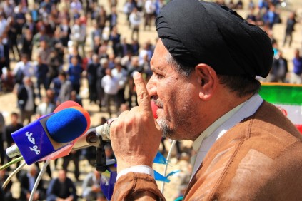 سیدمحمدموحد درجمع مردم لنده :بنا بر پیش بینی هایم پیروز انتخابات هستم+گزارش تصویری