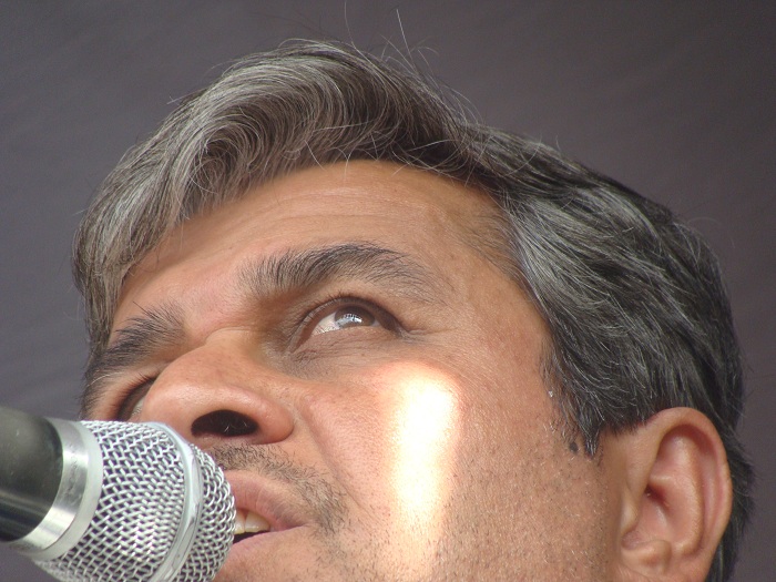 گلیم تاجگردون به وسعت قلب مردم ایران است/این فریب خودی را به خانه ات ببر