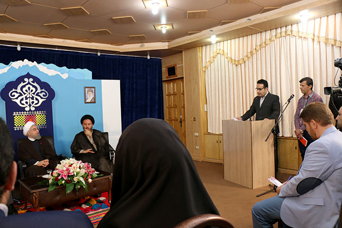 واکنش ستودنی رئیس جمهور  دولت تدبیر و امید به سوال خبرنگار راک نیوز+توضیحات