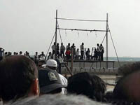 اجرای حکم اعدام برای چهار جوان متجاوز به عنف در قشم+تصاویر