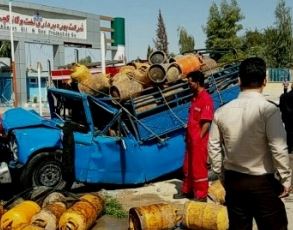 برخورد شدید خودرو  حامل سیلندر گاز با دیوار شرکت نفت گچساران !+تصاویر
