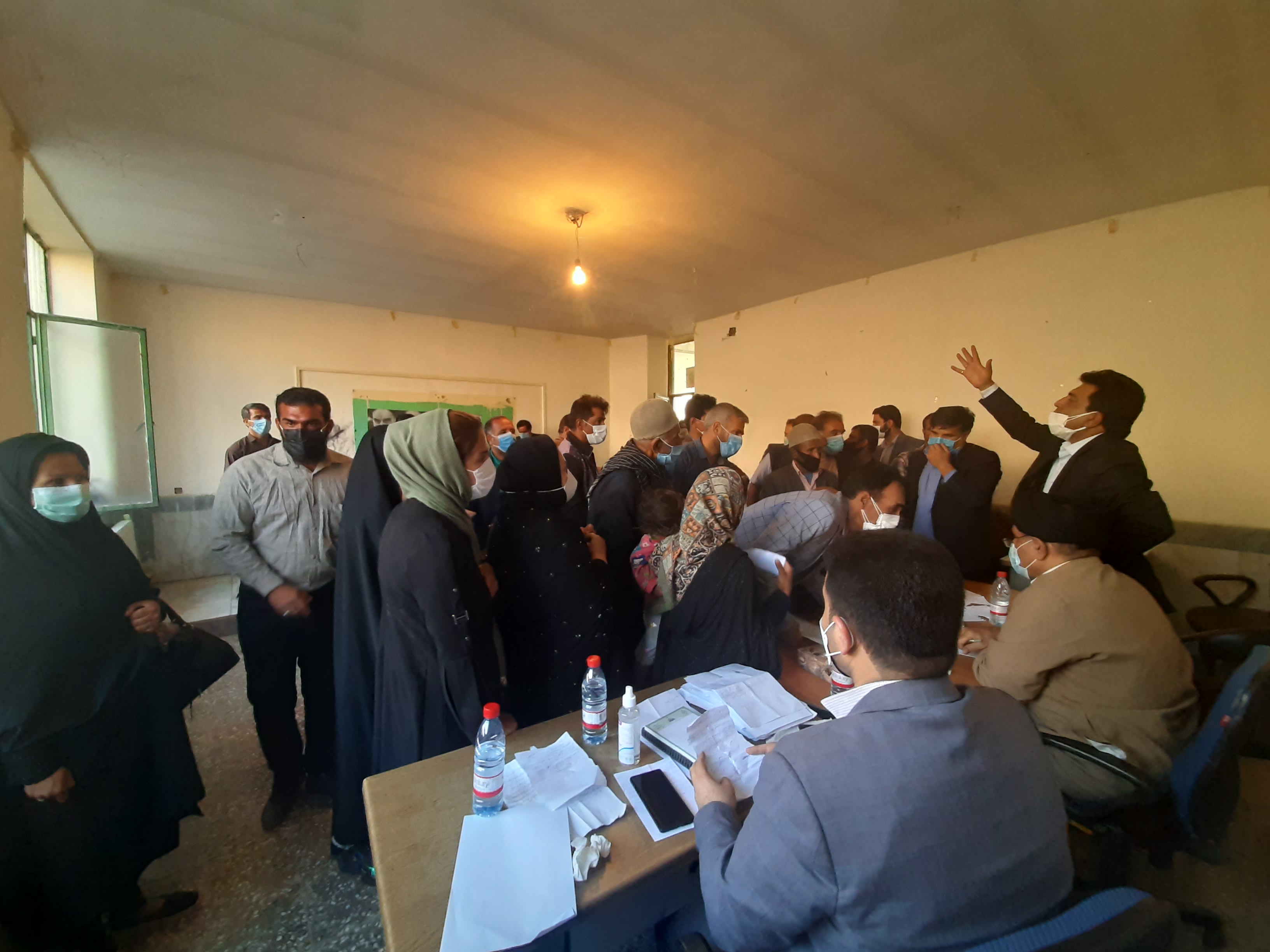 گزارش تصویری از ملاقات مردمی نائب رئیس کمیسیون قضایی و حقوقی مجلس شورای اسلامی با مردم بخش سرفاریاب شهرستان چرام
