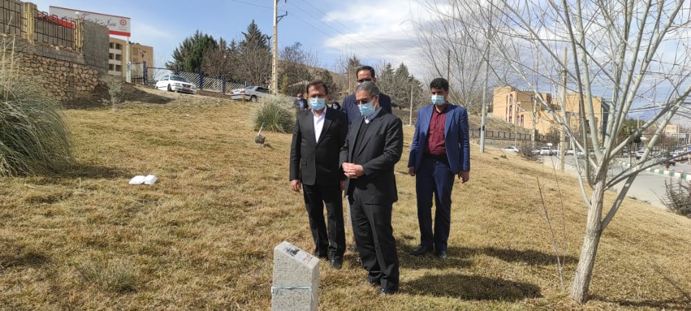 ادای احترام استاندار کهگیلویه و بویراحمد به یادمان جانباختگان حادثه سقوط هواپیمای تهران – یاسوج