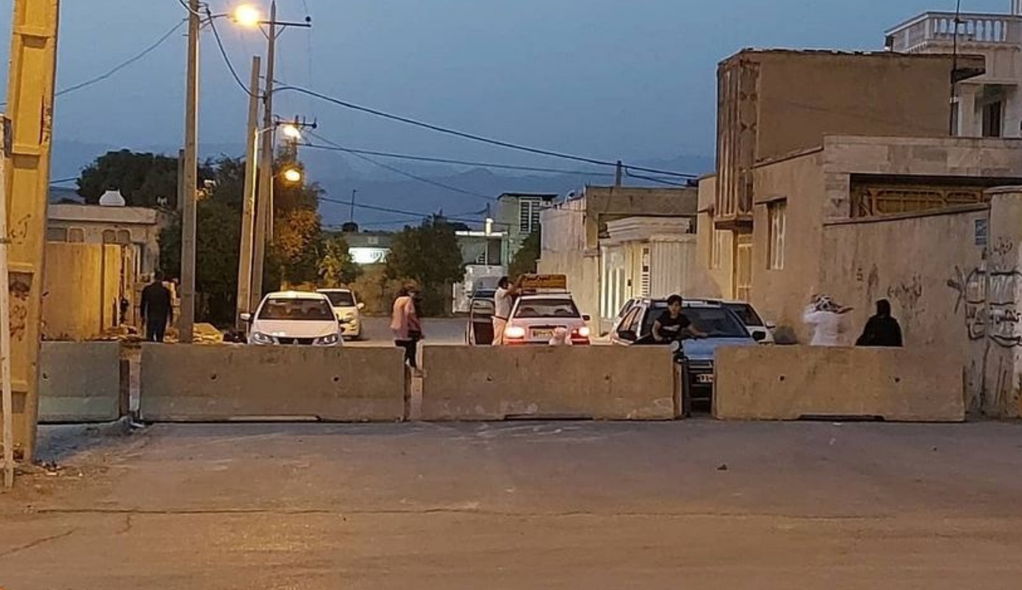 مسئولین اگر صلاح دیدند مسیر تردد مردم را بازکنند