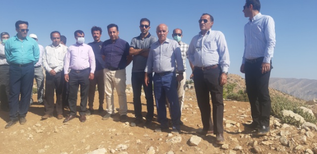 بازدید کارشناسان وزارت نفت به همراه رئیس دفتر نماینده کهگیلویه،بهمئی،چرام و لنده درمجلس شورای اسلامی از جاده دمه بخش سرفاریاب/تصاویر