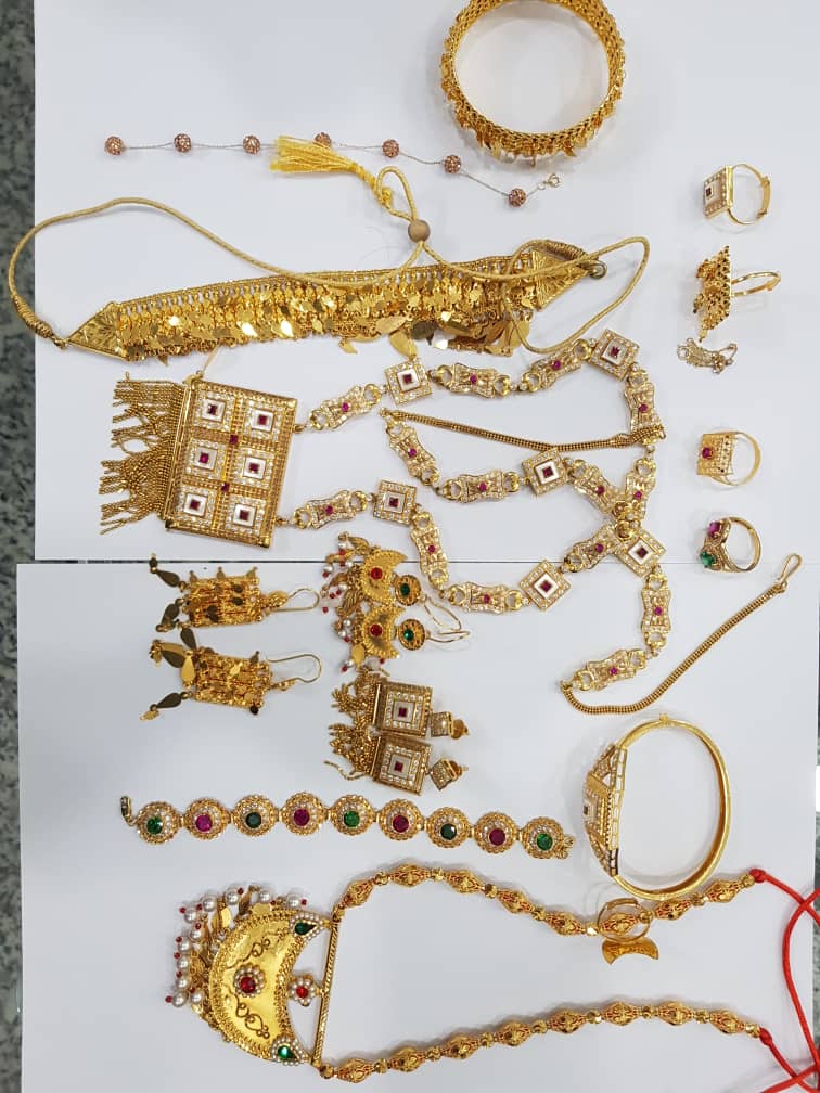 کارمندگمرک شیرازکیف حاوی طلاو جواهرات ۱۰ میلیاردی را به صاحبش برگرداند