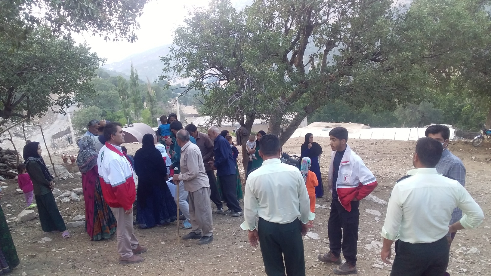 خدمت رسانی به 130 خانوار سیل زده بخش مرکزی مارگون با کمک هلال احمر+تصاویر