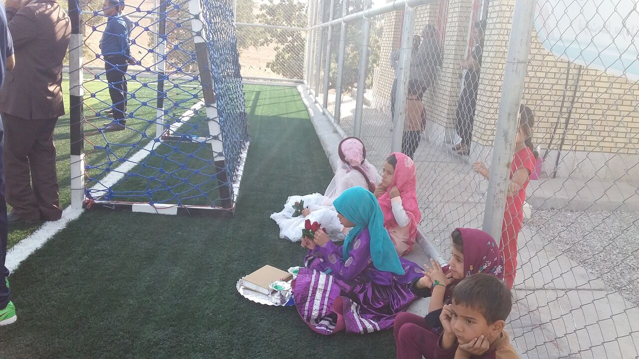 فوتبال بازی کردن دختری چوپان در  کهگیلویه وبویراحمد جهانی شد  +تصاویر