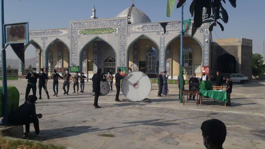 برگزاری نماز ظهر عاشورا در قالب سوگواره بصیرت عاشورایی در بقاع متبرک استان
