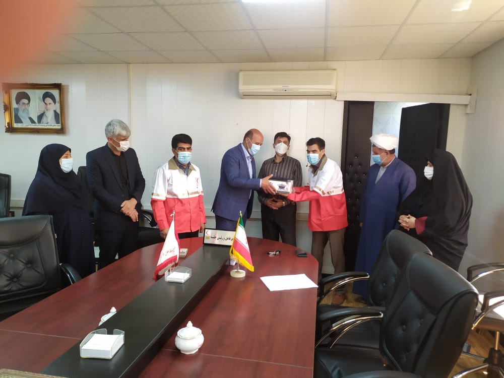 تجلیل مدیرعامل هلال احمر کهگیلویه وبویراحمد از پزشک معتمد این جمعیت