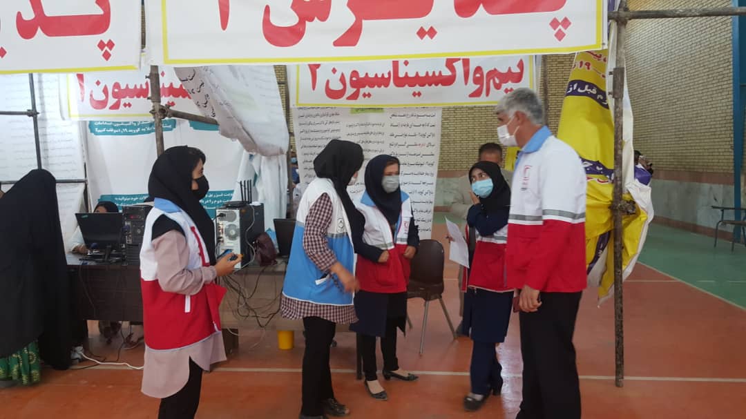 بازدید سرپرست معاونت امور جوانان جمعیت هلال احمر از مراکز واکسیناسیون کویید۱۹+ تصاویر