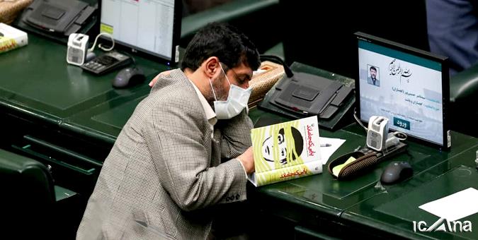 خبرگزاری مجلس شورای اسلامی به عکس جنجالی نماینده مردم شهرستان های گچساران و باشت واکنش نشان داد