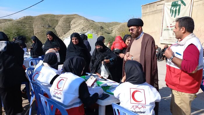 کاروان “نذر خدمت” هلال‌احمر کهگیلویه‌وبویراحمد در روستای شامبراکان/ اهدای بسته‌های آموزشی و فرهنگی به دانش‌آموزان، توسط نماینده ولی‌فقیه در هلال‌احمر