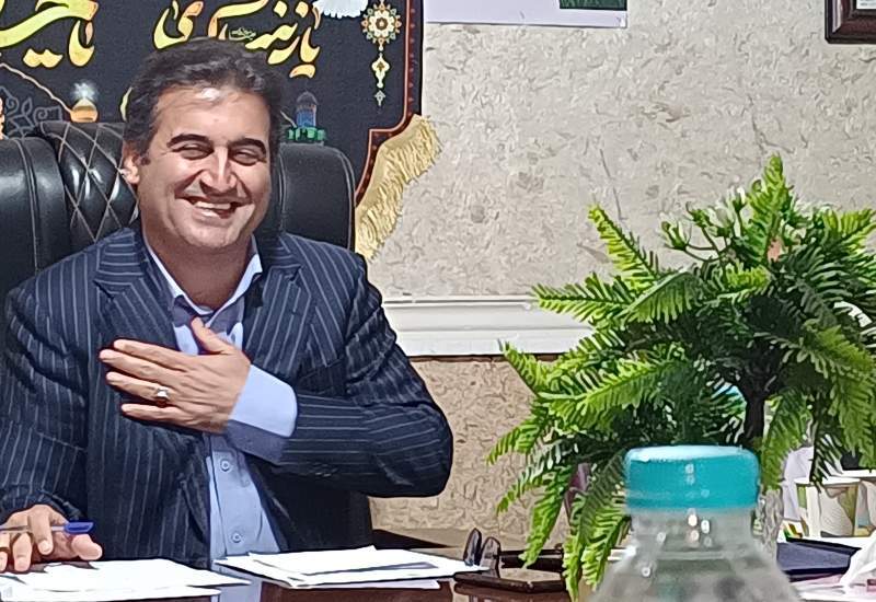 در نشست خبری شهردار با خبرنگاران مطرح شد:  شفاف سازی دیدار در خصوص واحد خدمات شهری و معضلات بهداشت شهر/3 نماد فرهنگی تا پایان مرداد ماه رونمایی می شود/راه اندازی دبیرخانه جشنواره دیوارنگاره شار دهدشت برای اولین بار