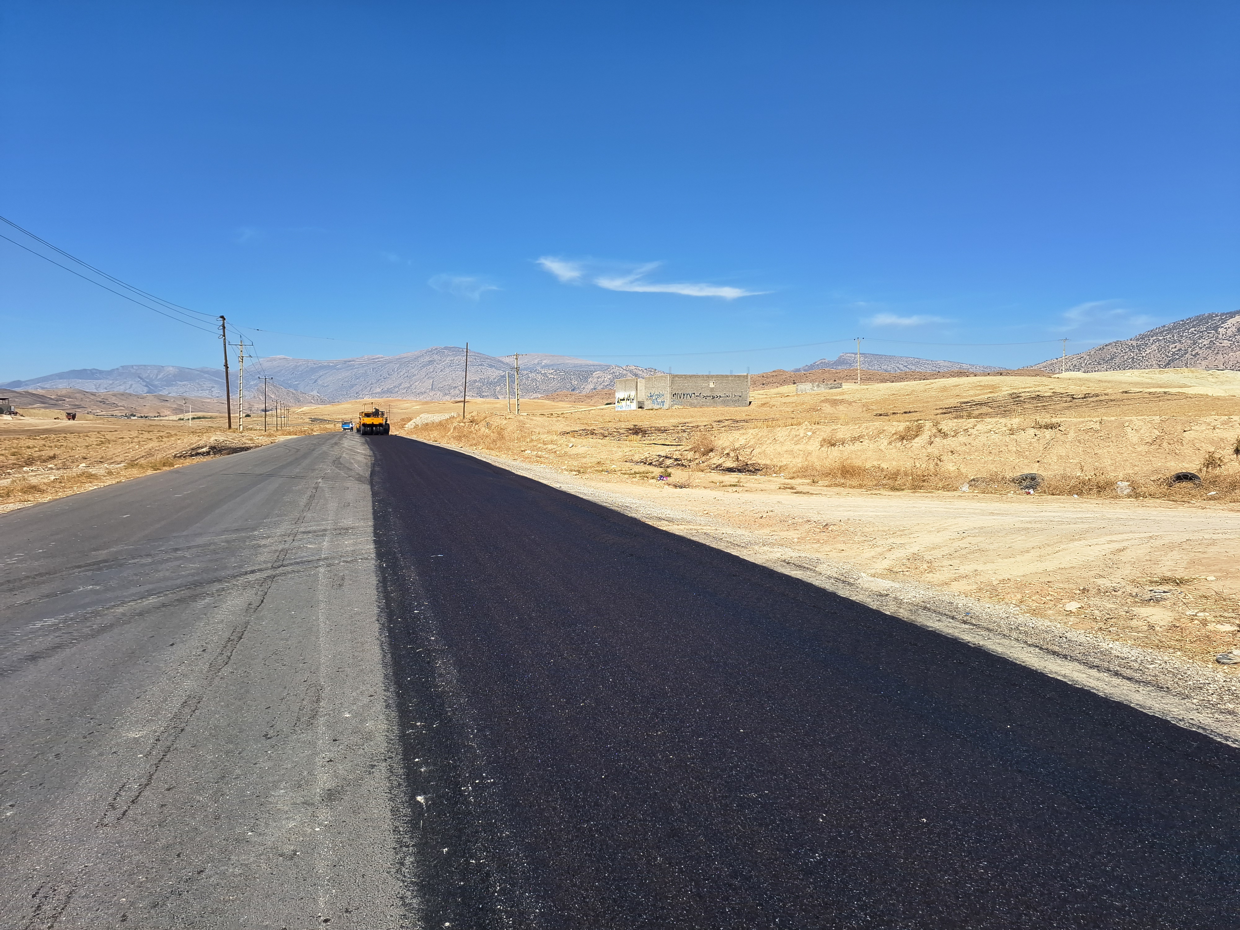 تحقق یک وعده مهم:  آغاز عملیات آسفالت راه روستایی راک بخش سوق/تصاویر