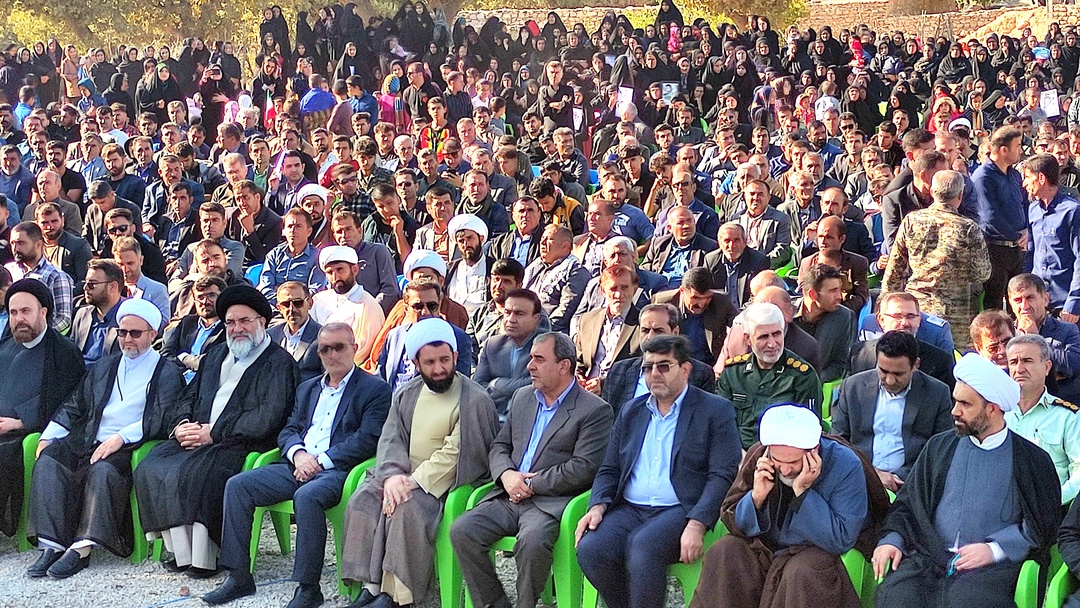 با حضور مسولان استانی و شهرستانی: . یادواره شهید «حمزه جهاندیده» در دیشموک برگزار شد/تصاویر