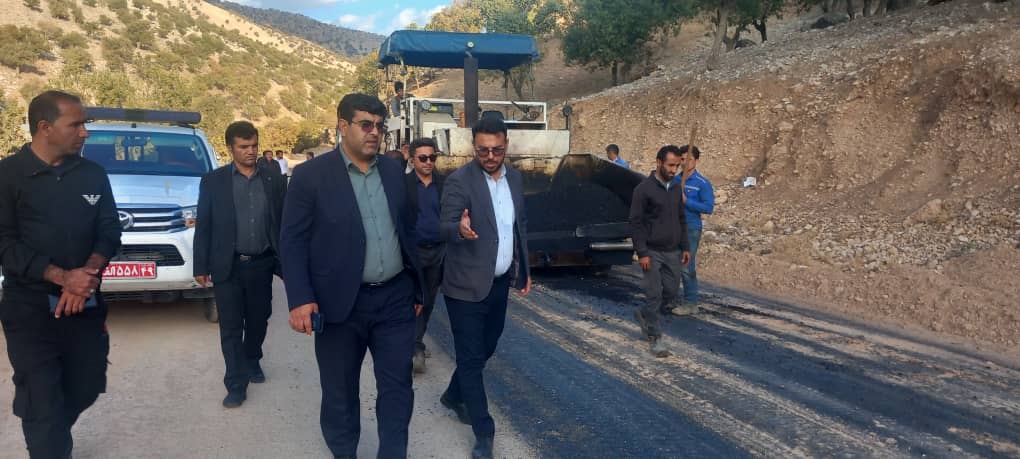 آغاز عملیات بهسازی و آسفالت راههای روستایی دلی -ده احمد بخش دیشموک با اعتبار 200 میلیارد ریال