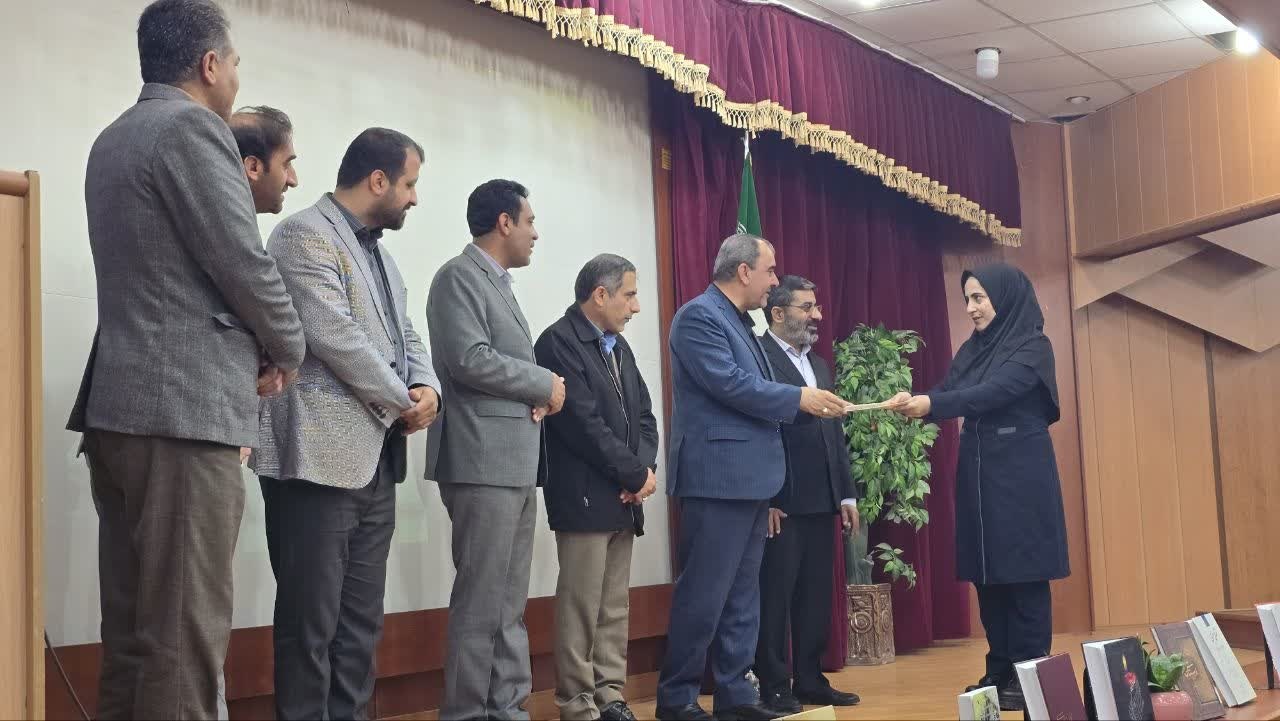 به مناسبت هفته کتاب و کتابخوانی؛ کتابداران برتر کهگیلویه و بویراحمد تجلیل شدند