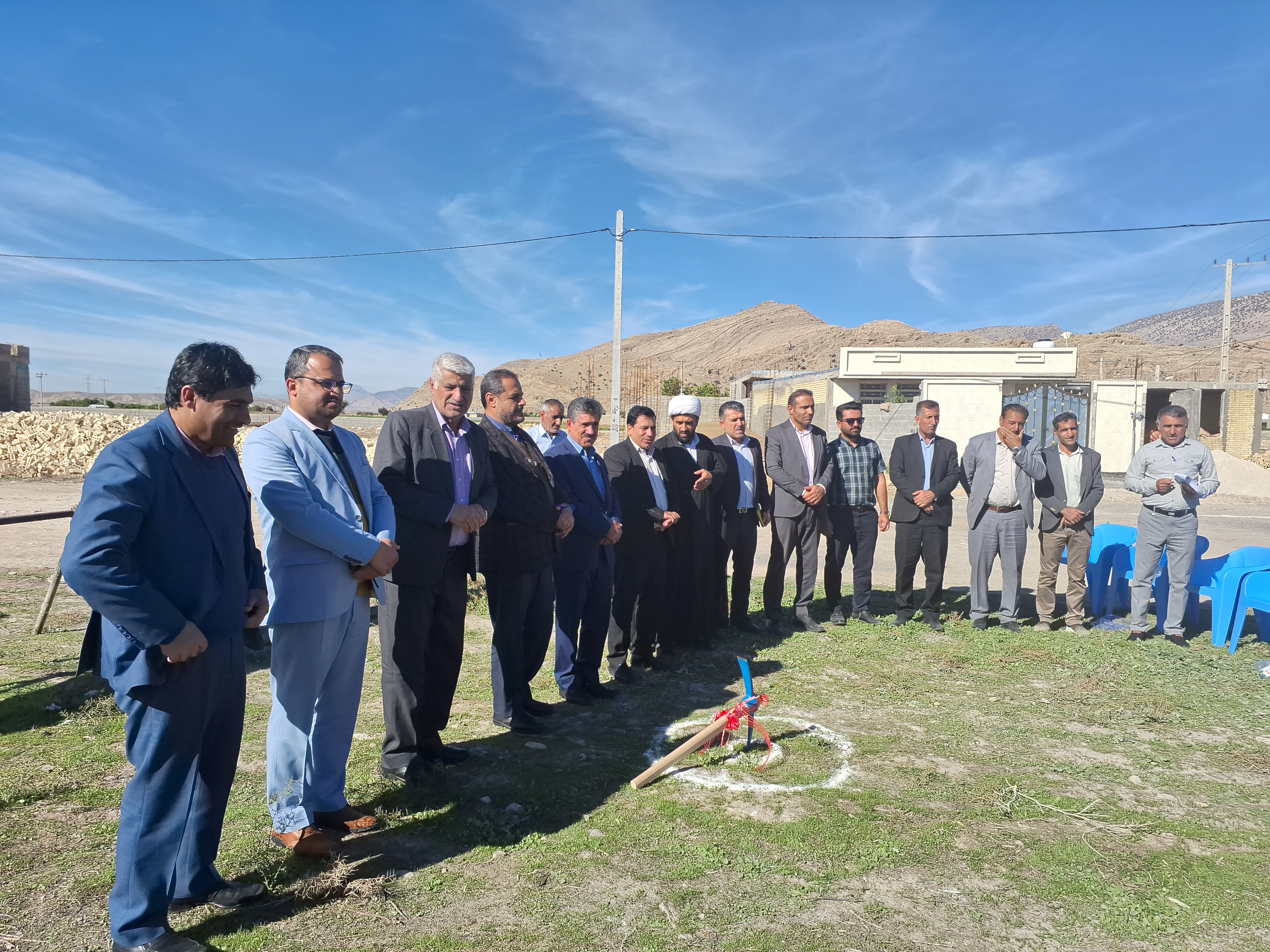 با حضور مسولان استانی و شهرستانی:  کلنگ خانه بهداشت روستای بلدان شهرستان چرام با اعتبار بیش از ۲۰ میلیارد ریال به زمین زده شد+تصاویر