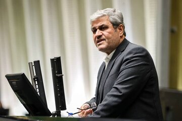 افشاگری تاج‌گردون از پیامک‌های قرارگاه دولت سایه برای رأی مثبت به استیضاح وزیر اقتصاد