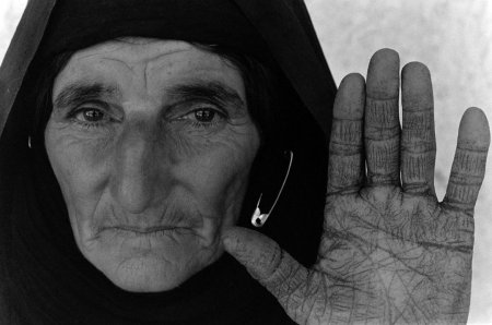  خطی ژرف بر صخره ای بلند؛ فرزندان بلندبالای این سرزمین سرکش، هنروران شعله ور گفته ها و ناگفته هایمان هستند خطی ژرف بر صخره ای بلند؛ فرزندان بلندبالای این سرزمین سرکش، هنروران شعله ور گفته ها و ناگفته هایمان هستند