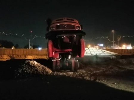 نقص فنی یک کامیون در شیراز حادثه ساز شد نقص فنی یک کامیون در شیراز حادثه ساز شد