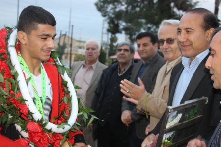 استقبال از دارنده مدال طلای جام بین المللی کشتی روز جهانی کودک در دهدشت استقبال از دارنده مدال طلای جام بین المللی کشتی روز جهانی کودک در دهدشت