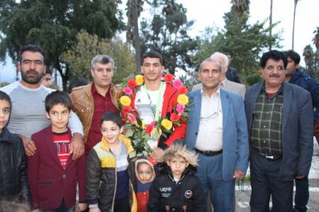 استقبال از دارنده مدال طلای جام بین المللی کشتی روز جهانی کودک در دهدشت استقبال از دارنده مدال طلای جام بین المللی کشتی روز جهانی کودک در دهدشت