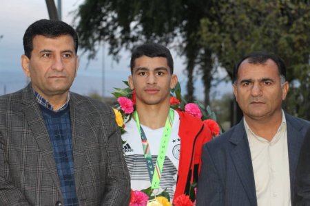 استقبال از دارنده مدال طلای جام بین المللی کشتی روز جهانی کودک در دهدشت استقبال از دارنده مدال طلای جام بین المللی کشتی روز جهانی کودک در دهدشت