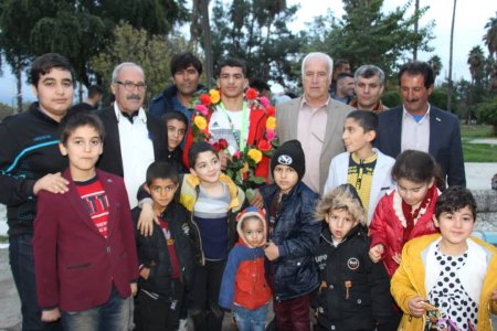 استقبال از دارنده مدال طلای جام بین المللی کشتی روز جهانی کودک در دهدشت استقبال از دارنده مدال طلای جام بین المللی کشتی روز جهانی کودک در دهدشت