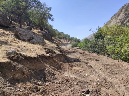 احداث و بازگشائی جاده عشایری برد کر -رود ریش بخش دیشموک/تصاویر احداث و بازگشائی جاده عشایری برد کر -رود ریش بخش دیشموک/تصاویر