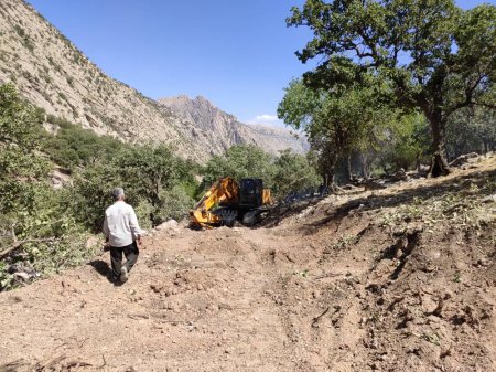 احداث و بازگشائی جاده عشایری برد کر -رود ریش بخش دیشموک/تصاویر احداث و بازگشائی جاده عشایری برد کر -رود ریش بخش دیشموک/تصاویر