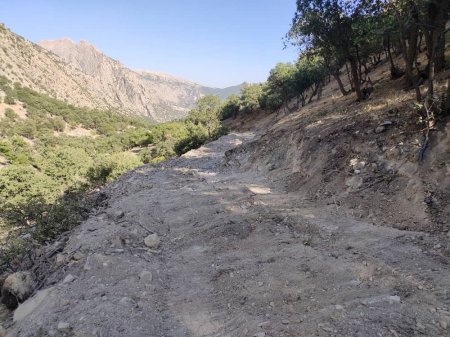 احداث و بازگشائی جاده عشایری برد کر -رود ریش بخش دیشموک/تصاویر احداث و بازگشائی جاده عشایری برد کر -رود ریش بخش دیشموک/تصاویر