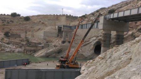 گزارش تصویری از تیرگذاری پل شهرستان لنده گزارش تصویری از تیرگذاری پل شهرستان لنده