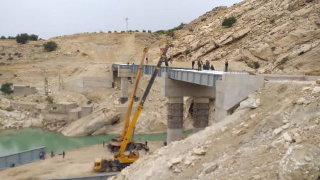 گزارش تصویری از تیرگذاری پل شهرستان لنده گزارش تصویری از تیرگذاری پل شهرستان لنده