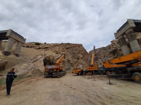 گزارش تصویری از تیرگذاری پل شهرستان لنده گزارش تصویری از تیرگذاری پل شهرستان لنده