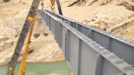 گزارش تصویری از تیرگذاری پل شهرستان لنده گزارش تصویری از تیرگذاری پل شهرستان لنده