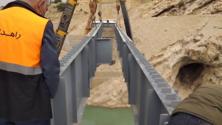 گزارش تصویری از تیرگذاری پل شهرستان لنده گزارش تصویری از تیرگذاری پل شهرستان لنده