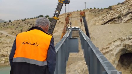 گزارش تصویری از تیرگذاری پل شهرستان لنده گزارش تصویری از تیرگذاری پل شهرستان لنده