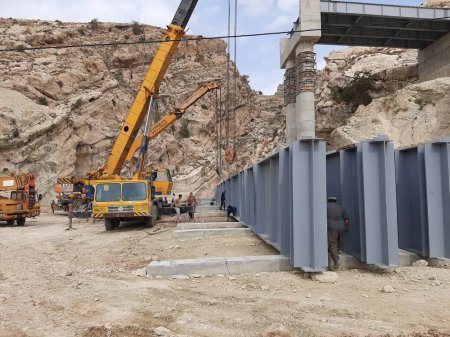 گزارش تصویری از تیرگذاری پل شهرستان لنده گزارش تصویری از تیرگذاری پل شهرستان لنده