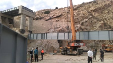گزارش تصویری از تیرگذاری پل شهرستان لنده گزارش تصویری از تیرگذاری پل شهرستان لنده