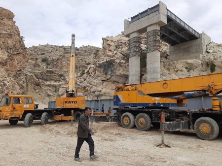 گزارش تصویری از تیرگذاری پل شهرستان لنده گزارش تصویری از تیرگذاری پل شهرستان لنده